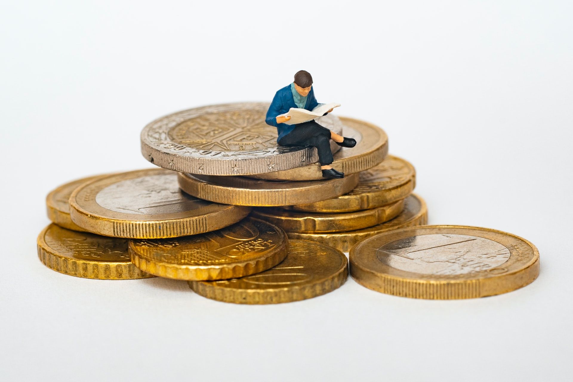 Guía para invertir sin errores: fondos, criptomonedas y valores para ganar dinero